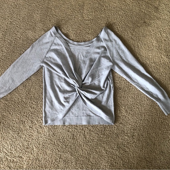 Victoria’s Secret Gray Twisted Low Back Soft Sweater XS. NWT - Picture 3 of 9